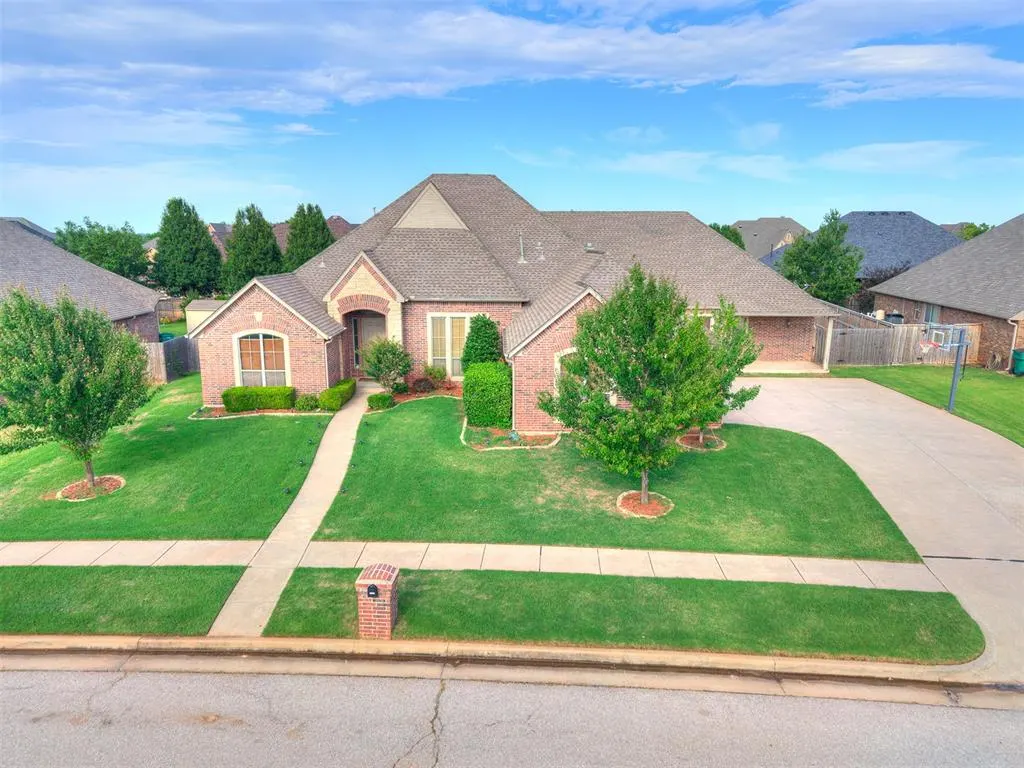 Front exterior — 15212 Grayson Drive, Edmond, OK 73013