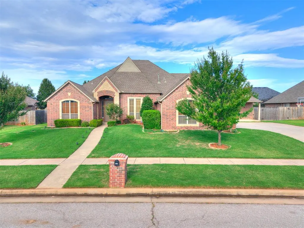 Photo 2 — 15212 Grayson Drive, Edmond, OK 73013