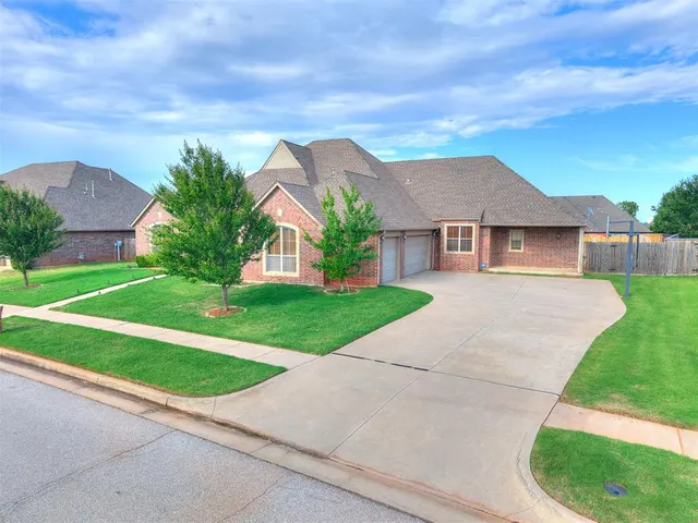 Photo 3 — 15212 Grayson Drive, Edmond, OK 73013