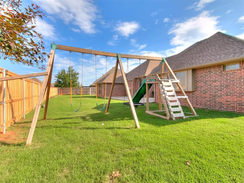 Photo 10 — 15212 Grayson Drive, Edmond, OK 73013