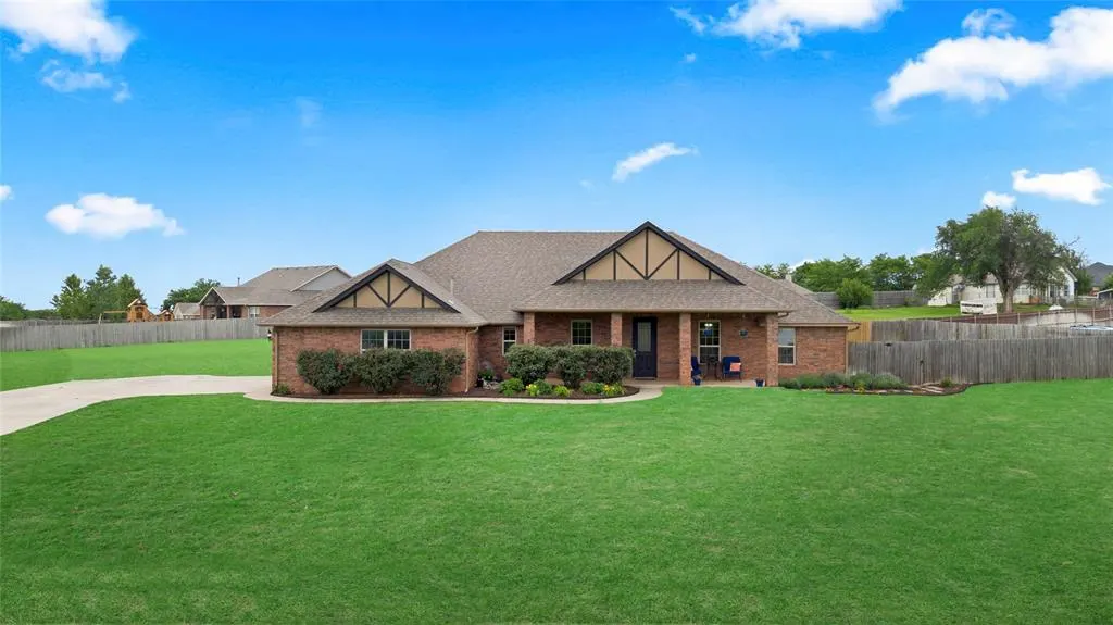 Front exterior — 13640 Ridge View Lane, Edmond, OK 73025