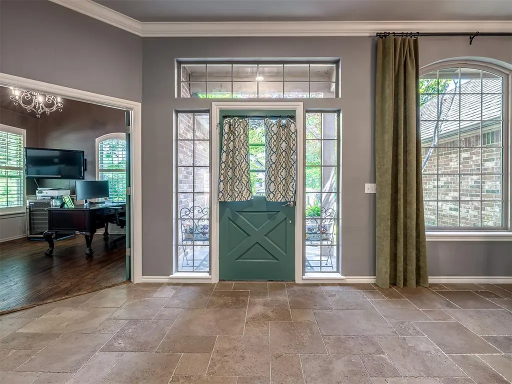 Photo 5 — 124 Lakeview Court, Edmond, OK 73003