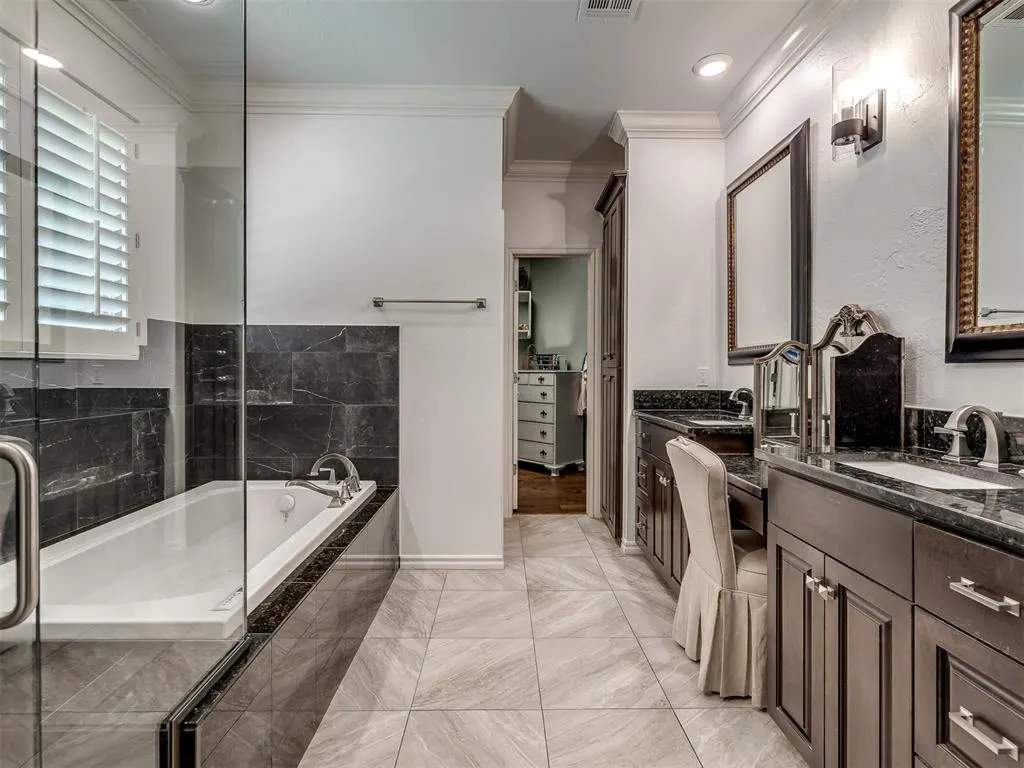 Photo 12 — 124 Lakeview Court, Edmond, OK 73003