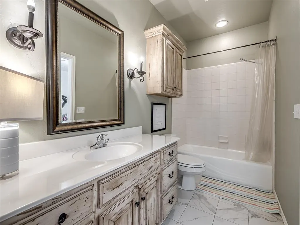 Photo 31 — 124 Lakeview Court, Edmond, OK 73003