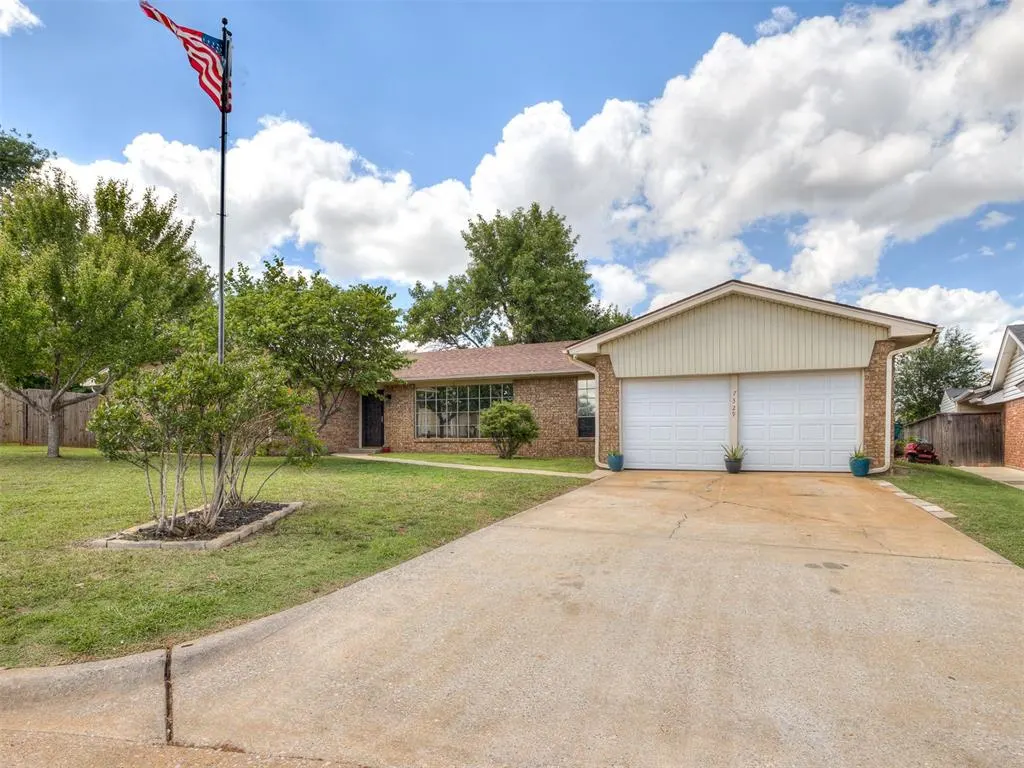 Photo 2 — 7329 Crown Point Road, Oklahoma City, OK 73132