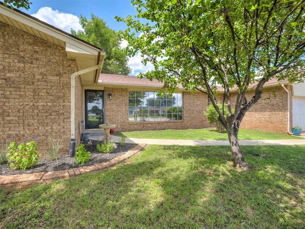 Photo 3 — 7329 Crown Point Road, Oklahoma City, OK 73132