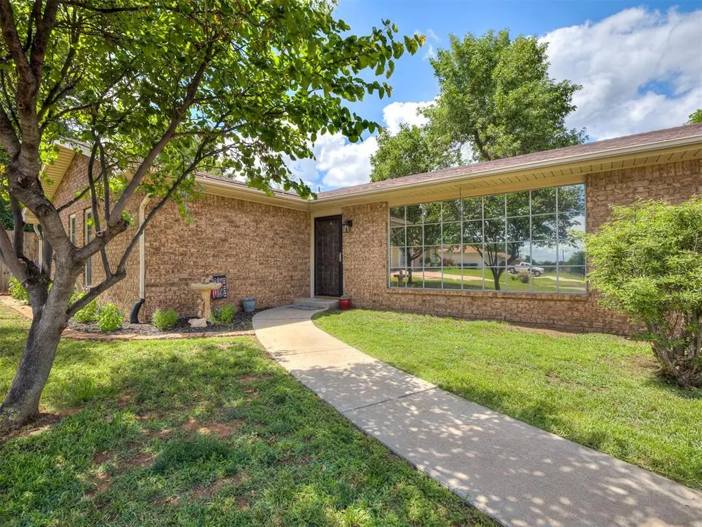 Photo 4 — 7329 Crown Point Road, Oklahoma City, OK 73132