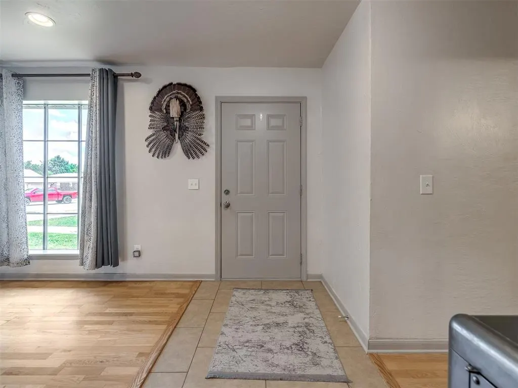 Photo 5 — 7329 Crown Point Road, Oklahoma City, OK 73132