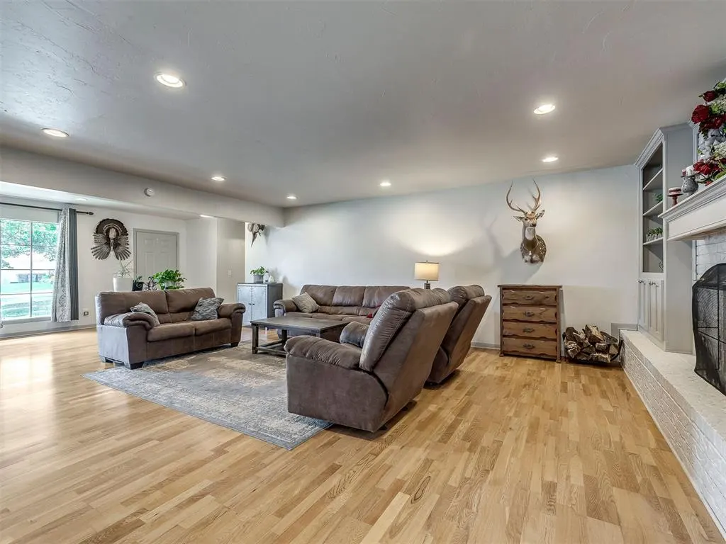 Photo 9 — 7329 Crown Point Road, Oklahoma City, OK 73132