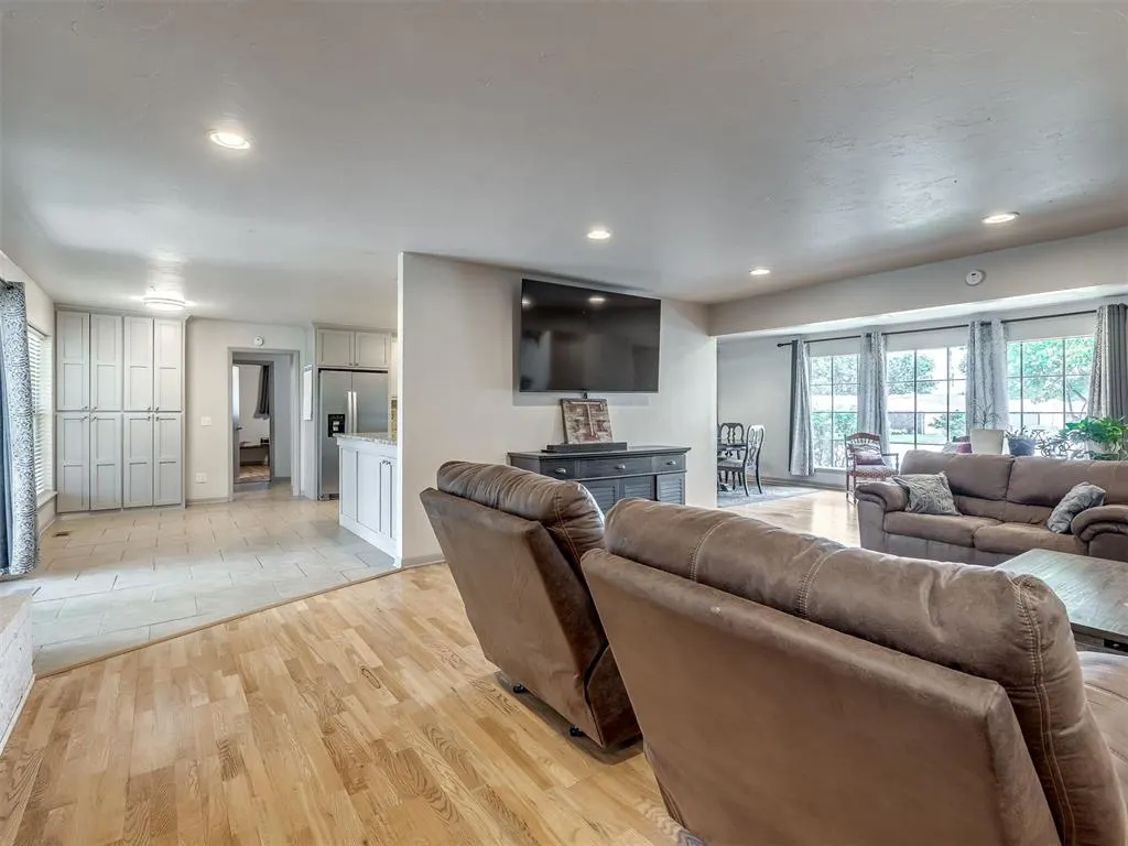 Photo 11 — 7329 Crown Point Road, Oklahoma City, OK 73132
