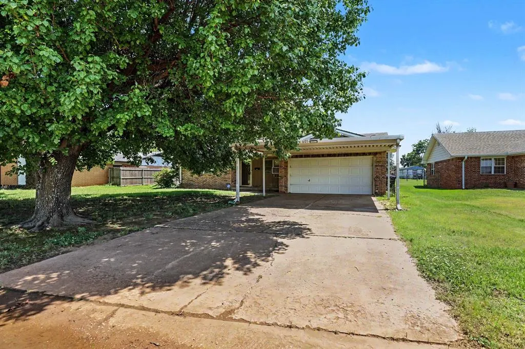Front exterior — 605 NW North Street, Minco, OK 73059