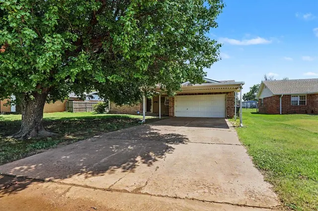 Front exterior — 605 NW North Street, Minco, OK 73059