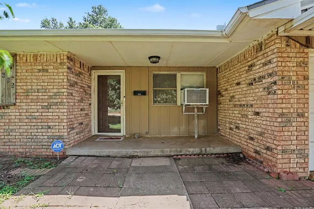 Photo 3 — 605 NW North Street, Minco, OK 73059