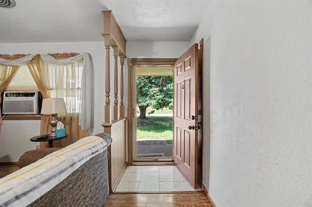 Photo 4 — 605 NW North Street, Minco, OK 73059