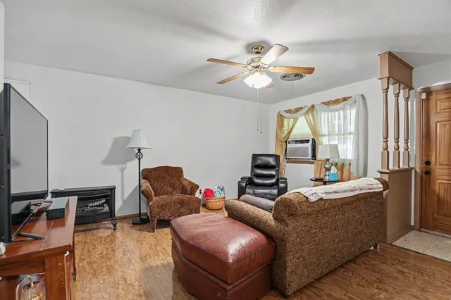 Photo 5 — 605 NW North Street, Minco, OK 73059
