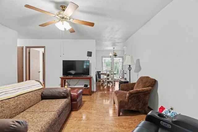 Photo 7 — 605 NW North Street, Minco, OK 73059