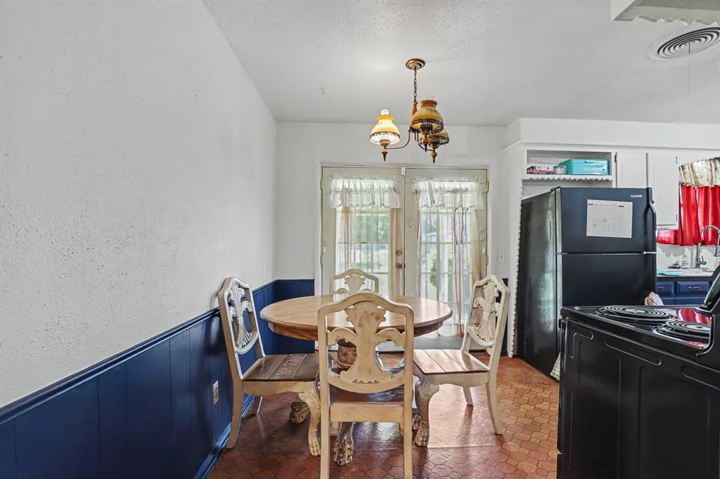 Photo 8 — 605 NW North Street, Minco, OK 73059