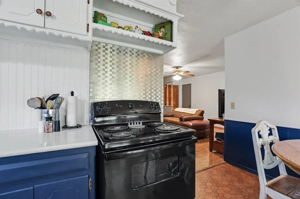 Photo 11 — 605 NW North Street, Minco, OK 73059
