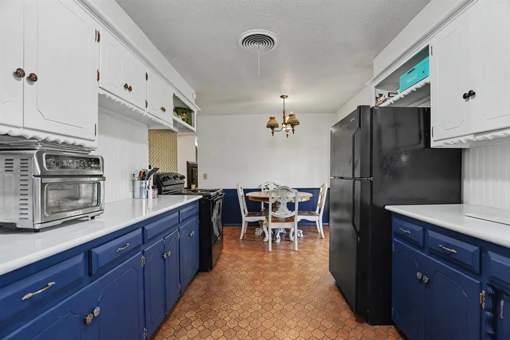 Photo 12 — 605 NW North Street, Minco, OK 73059