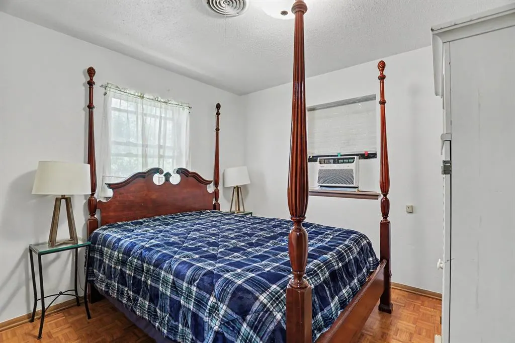 Photo 15 — 605 NW North Street, Minco, OK 73059