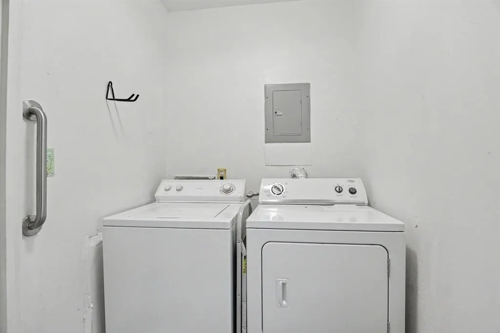 Photo 21 — 605 NW North Street, Minco, OK 73059