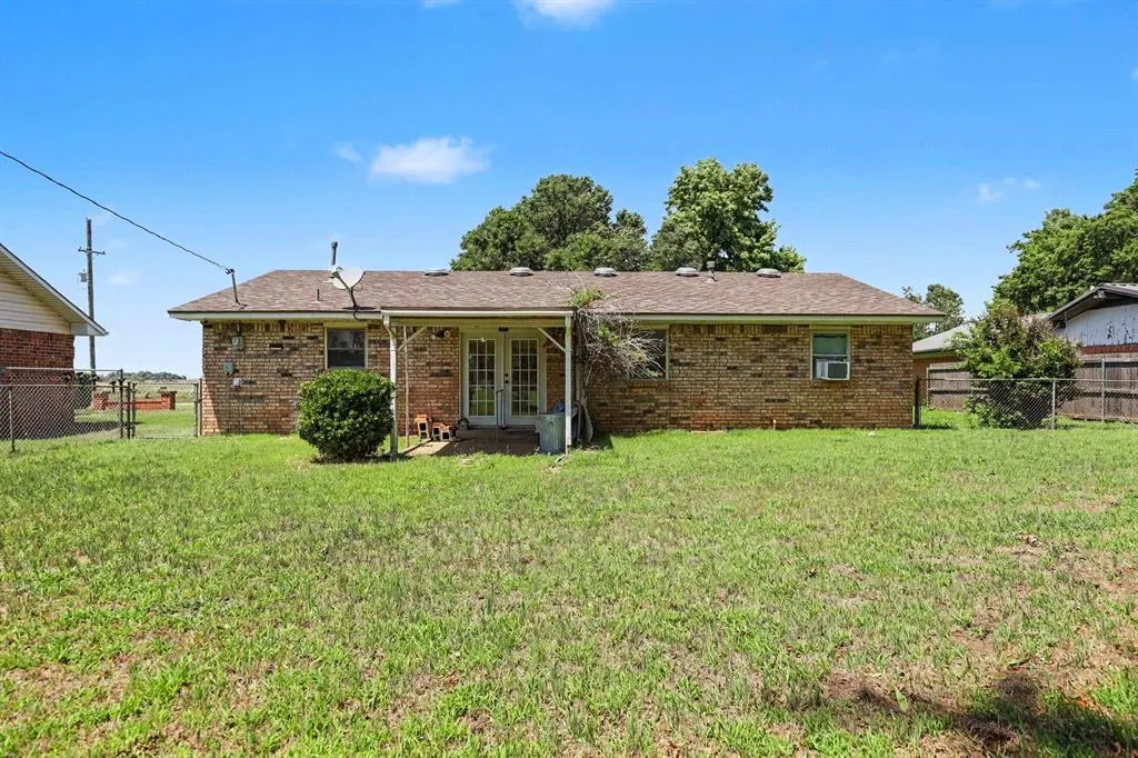 Photo 23 — 605 NW North Street, Minco, OK 73059