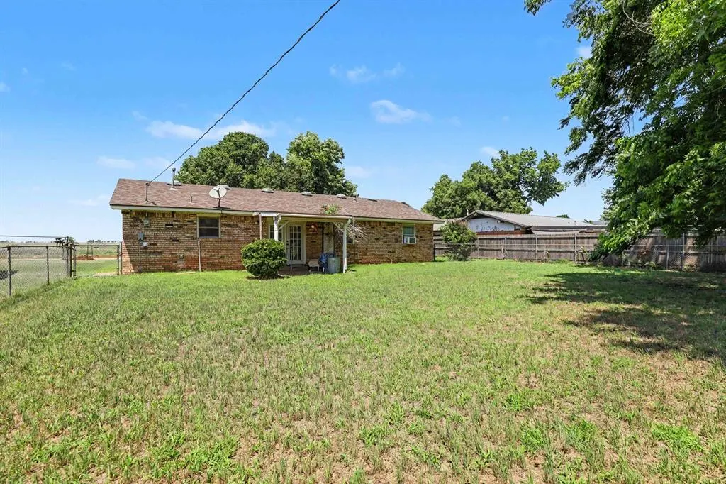 Photo 24 — 605 NW North Street, Minco, OK 73059