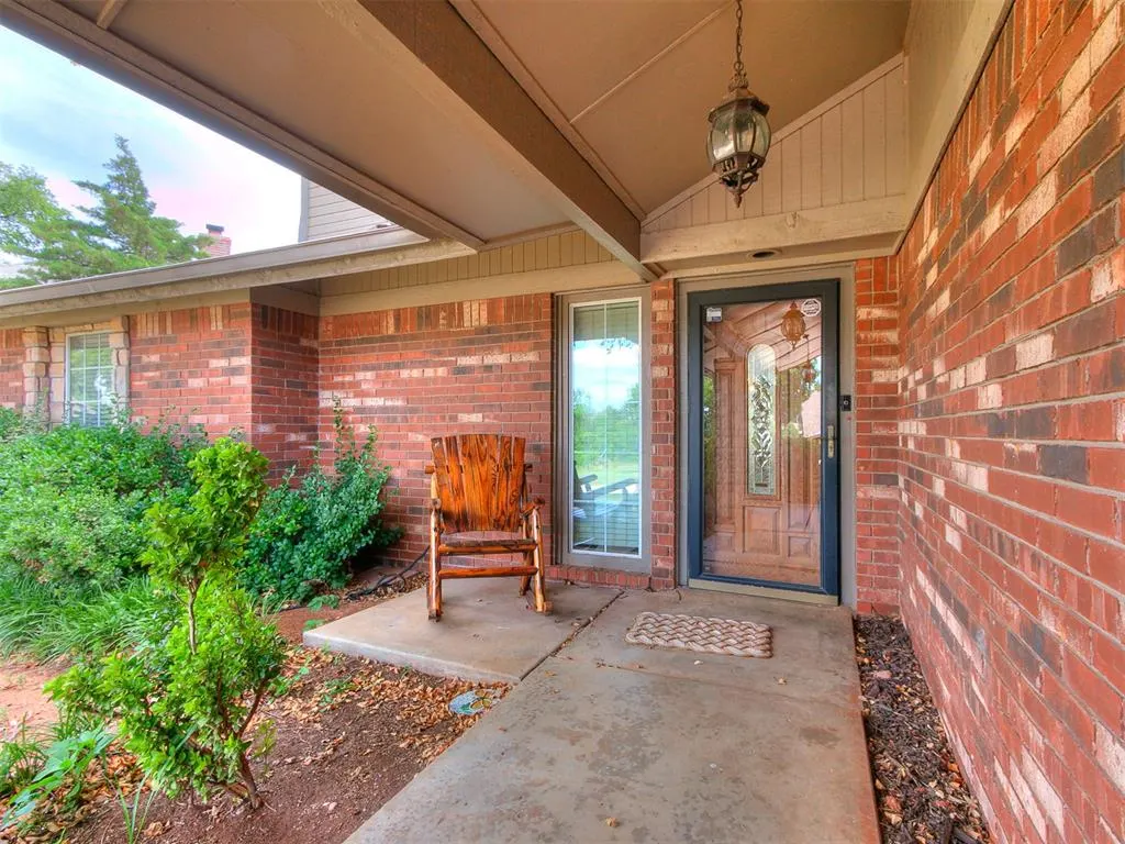 Photo 3 — 7104 N Lakeway Drive, Warr Acres, OK 73132