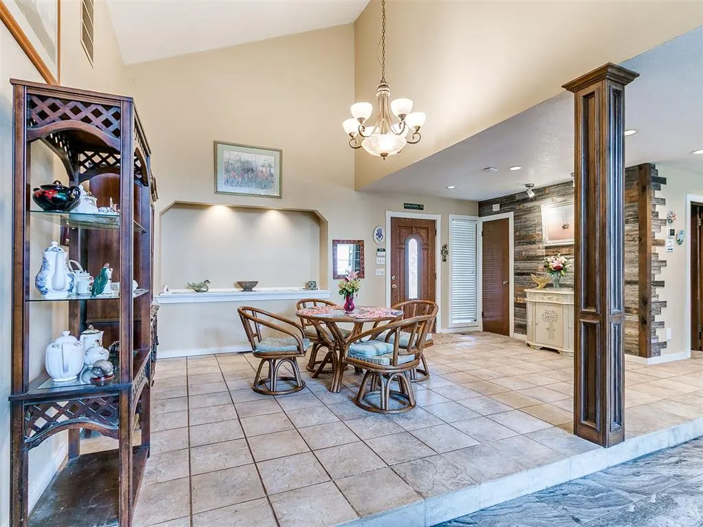 Photo 5 — 7104 N Lakeway Drive, Warr Acres, OK 73132