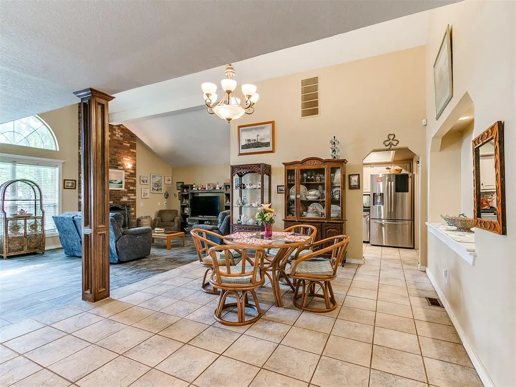 Photo 7 — 7104 N Lakeway Drive, Warr Acres, OK 73132