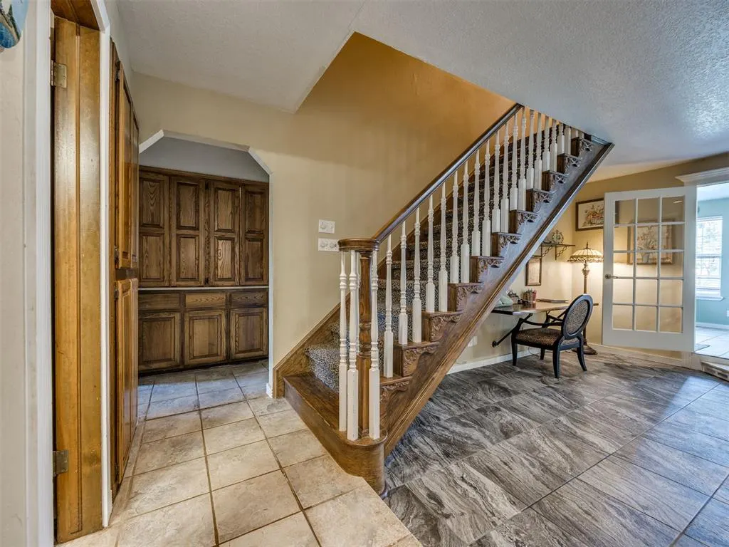 Photo 9 — 7104 N Lakeway Drive, Warr Acres, OK 73132