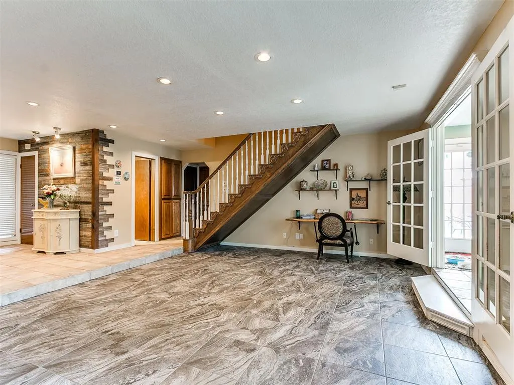 Photo 11 — 7104 N Lakeway Drive, Warr Acres, OK 73132