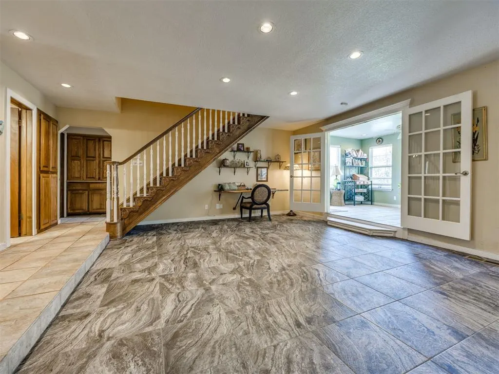 Photo 12 — 7104 N Lakeway Drive, Warr Acres, OK 73132