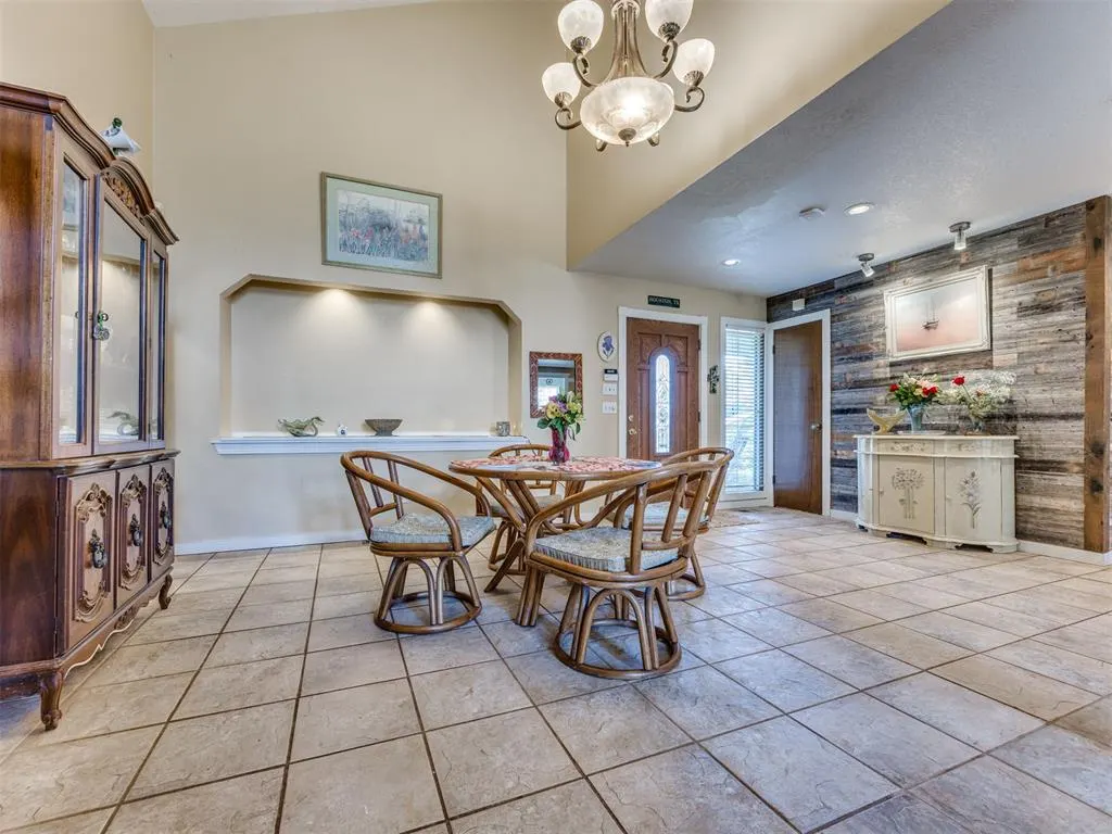 Photo 13 — 7104 N Lakeway Drive, Warr Acres, OK 73132