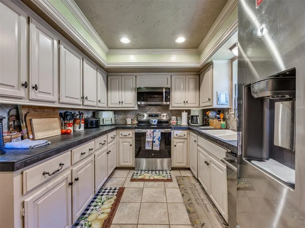 Photo 19 — 7104 N Lakeway Drive, Warr Acres, OK 73132
