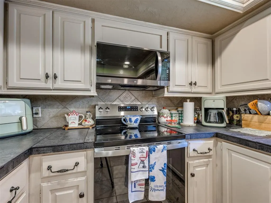 Photo 20 — 7104 N Lakeway Drive, Warr Acres, OK 73132