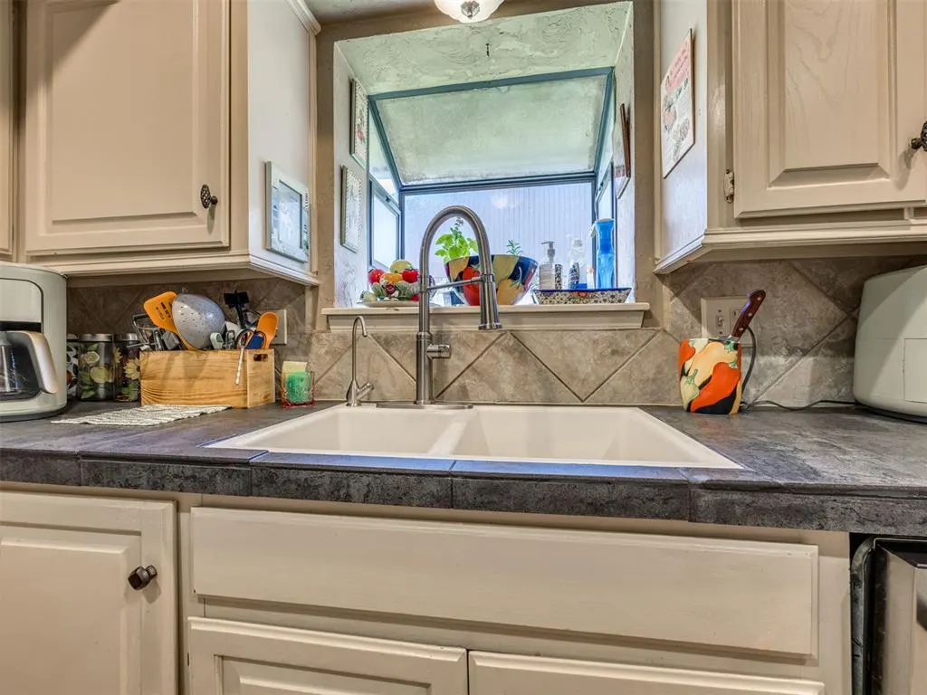 Photo 21 — 7104 N Lakeway Drive, Warr Acres, OK 73132