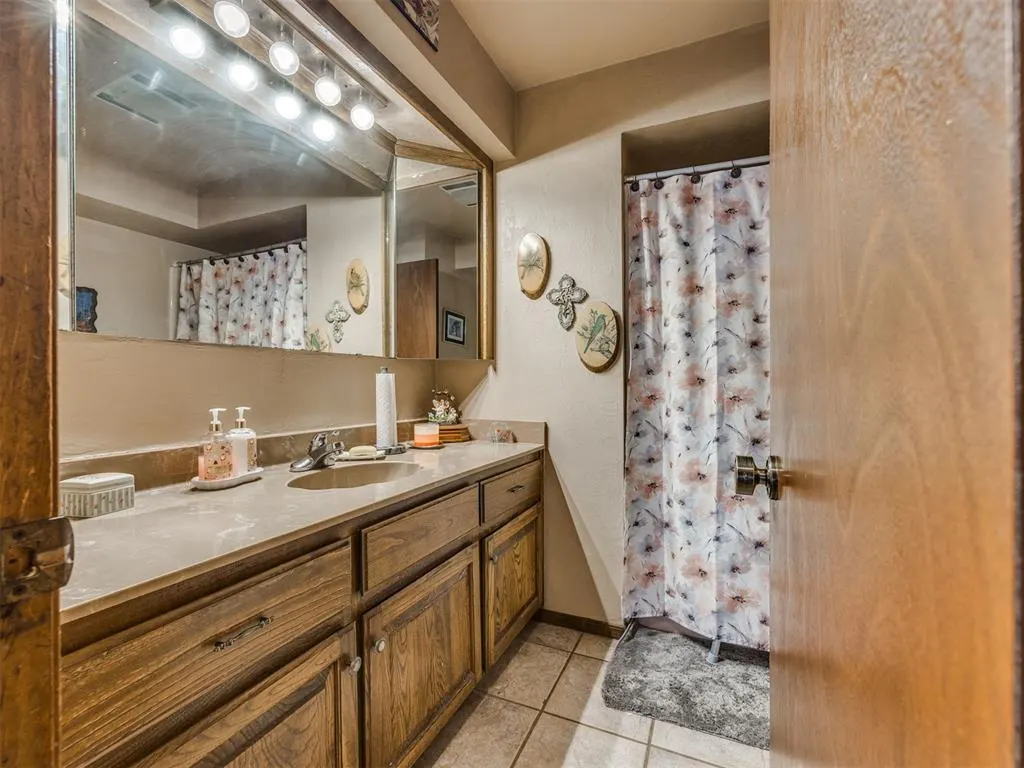 Photo 24 — 7104 N Lakeway Drive, Warr Acres, OK 73132