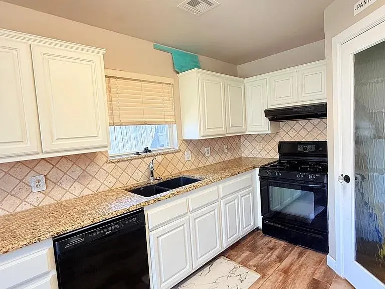 Photo 3 — 1801 Brittany Lane, Edmond, OK 73003