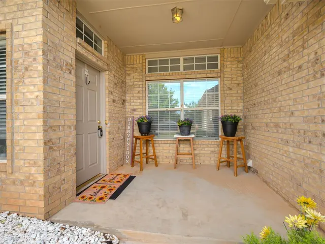 Photo 4 — 404 S Pointe Lane, Mustang, OK 73064