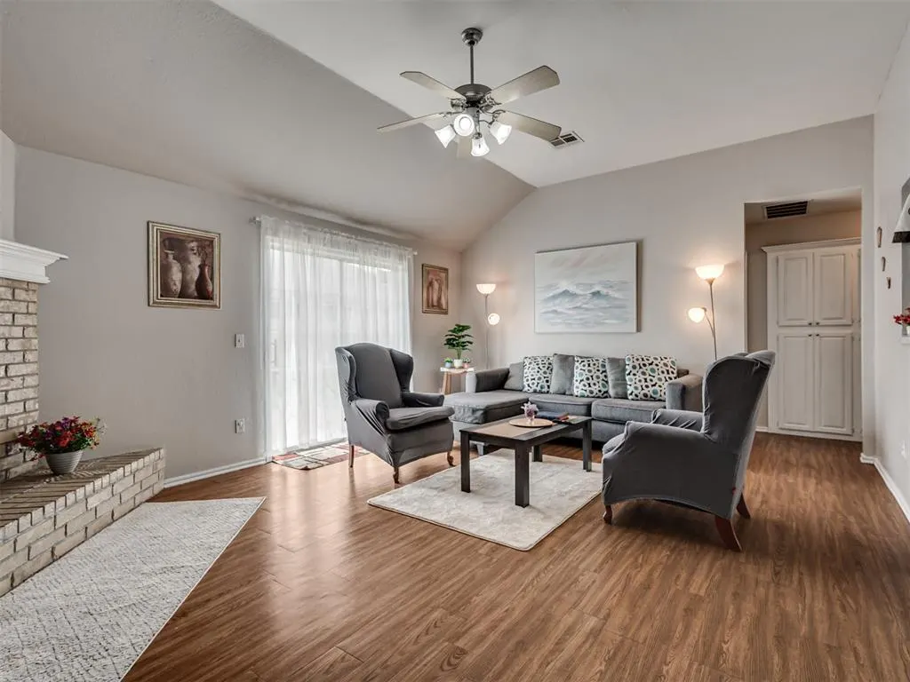 Photo 6 — 404 S Pointe Lane, Mustang, OK 73064