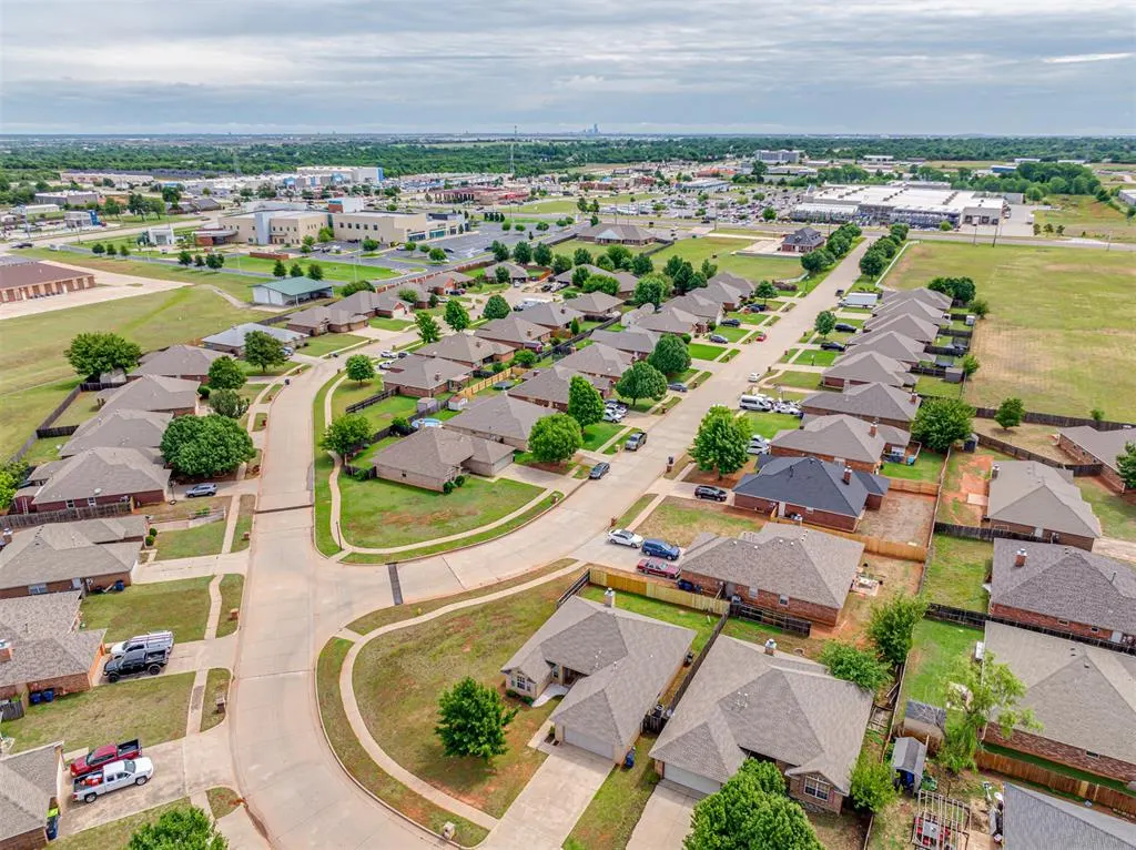 Photo 36 — 404 S Pointe Lane, Mustang, OK 73064