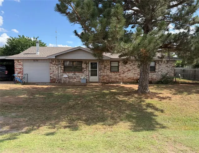 Photo 2 — 630 Town East 1st Street, Carnegie, OK 73015