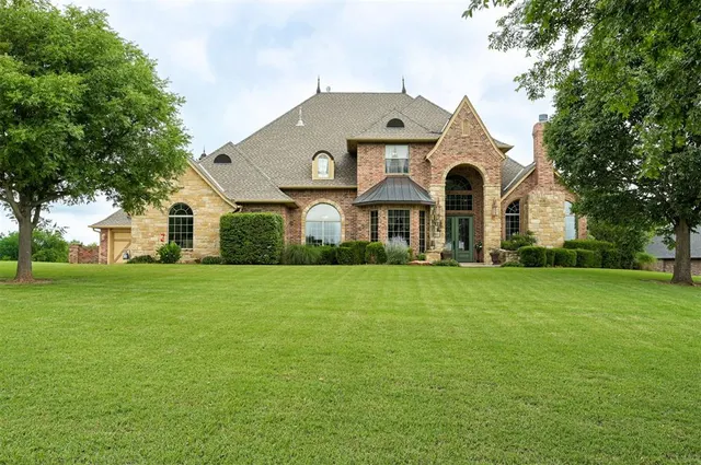 Photo 6 — 18299 Carlton Way, Edmond, OK 73012