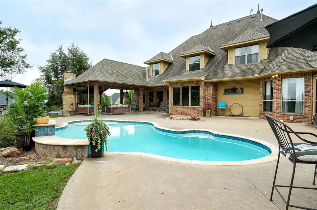 Photo 2 — 18299 Carlton Way, Edmond, OK 73012