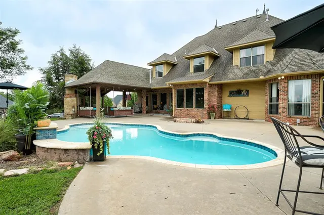 Photo 2 — 18299 Carlton Way, Edmond, OK 73012