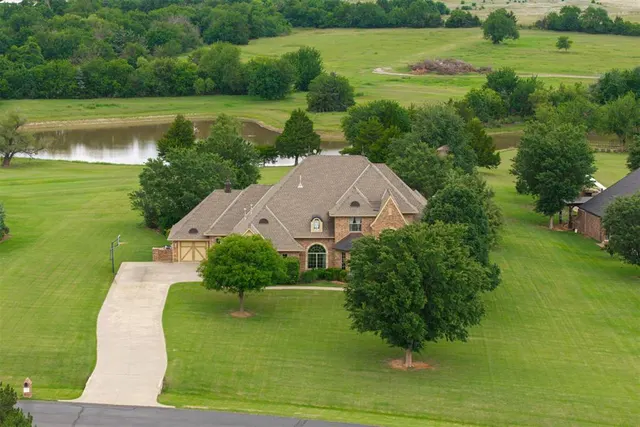 Photo 5 — 18299 Carlton Way, Edmond, OK 73012