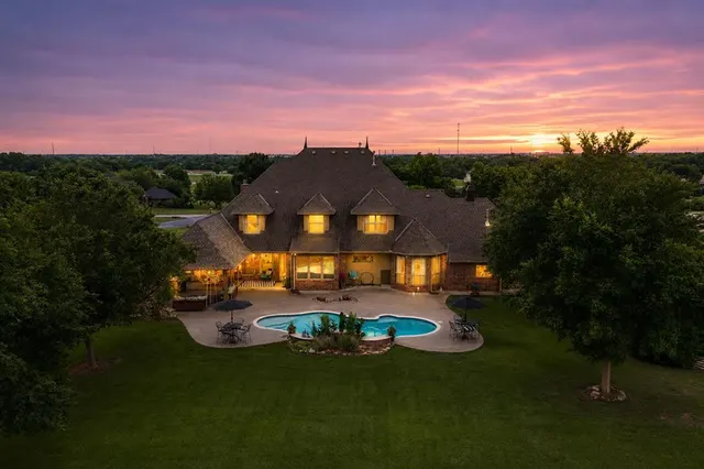 Photo 8 — 18299 Carlton Way, Edmond, OK 73012