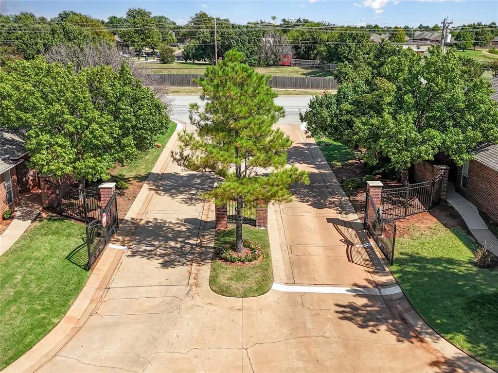 Photo 5 — 15400 Monarch Lane, Edmond, OK 73013