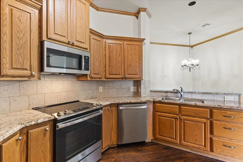 Photo 10 — 15400 Monarch Lane, Edmond, OK 73013